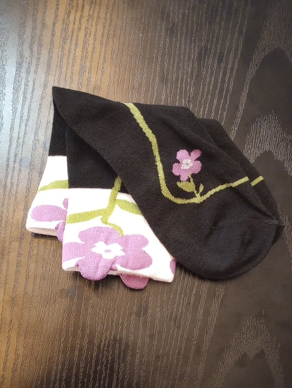 Black White Purple Floral 90% Cotton Novelty Crew Ankle Socks Cottagecore